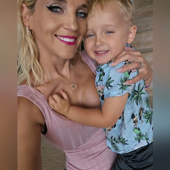 Meet your seller ❤❤ - Picture 4 of 7